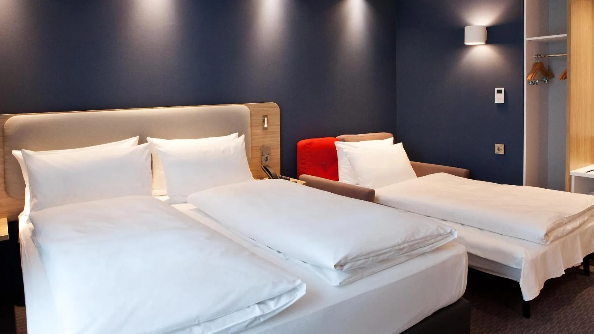 Holiday Inn Express - Duesseldorf Airport 3*, דיסלדורף גרמניה